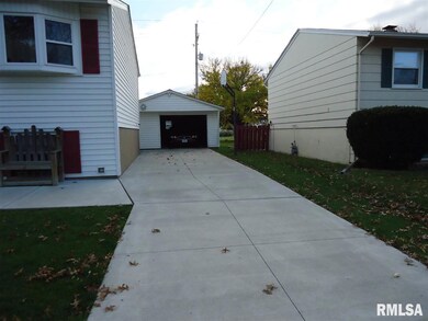 1921 W 68th St, Davenport, IA 52806 - photo 2