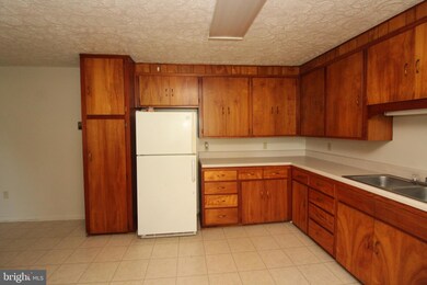 18947 Senedo Rd unit 3, Edinburg, VA 22824 - photo 6