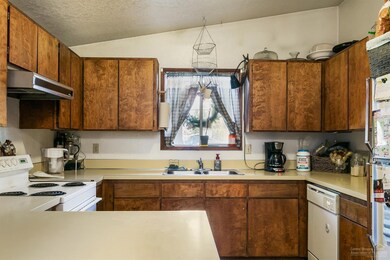 135 SW Mckinley Ave, Bend, OR 97702 - photo 7