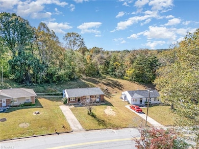 3924 Oak Ridge Dr, Winston Salem, NC 27105 - photo 5