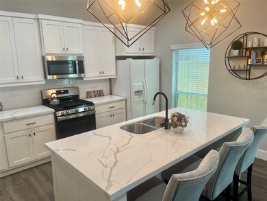 8211 Coffee St, Houston, TX 77033 - photo 4