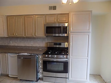 1532 Creekside Rd, Whitehall, PA 18052 - photo 3