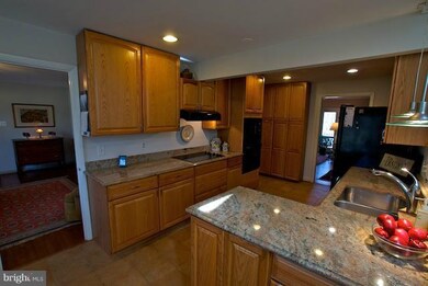 3525 Barkley Dr, Fairfax, VA 22031 - photo 7