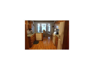 Kitchen and breakfast room with lots of work space