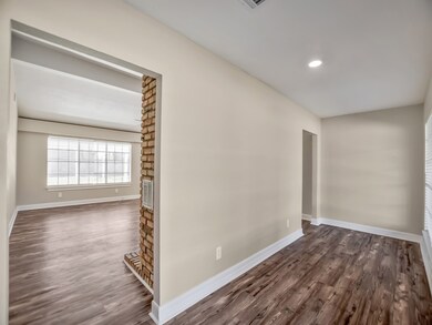 107 Canal Dr, Friendswood, TX 77546 - photo 6