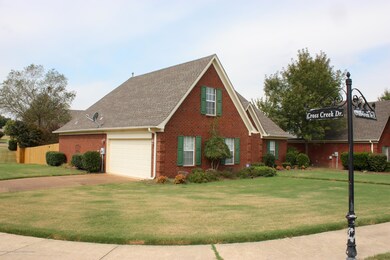 1301 CROSS CREEK DR E