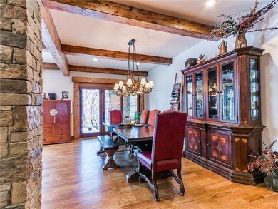 Spacious kitchen eating area