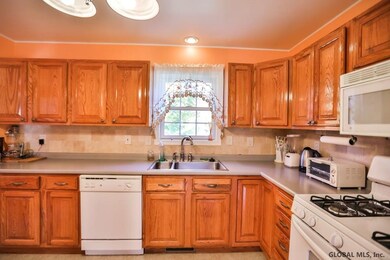 220 Lisha Kill Rd, Schenectady, NY 12309 - photo 6