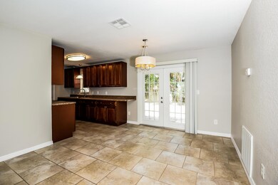 020-photo-dining-room-13581341