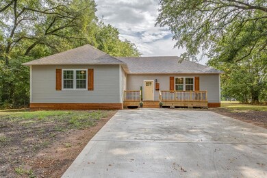 614 E 7th St, Bonham, TX 75418 - photo 2