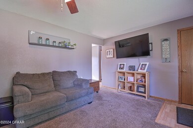 1622 S 19th St, Grand Forks, ND 58201 - photo 4