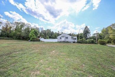50 Dutton Rd, Pelham, NH 03076 - photo 2