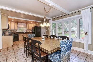 Kitchen and Breakfast