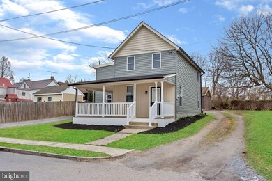 422 S 3rd St, Chambersburg, PA 17201 - photo 2