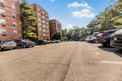 609 Palmer Rd unit 4J, Yonkers, NY 10701 - photo 6