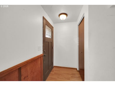 810 Birch St, Junction City, OR 97448 - photo 3