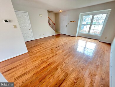 16940 Point Pleasant Ln, Dumfries, VA 22026 - photo 7