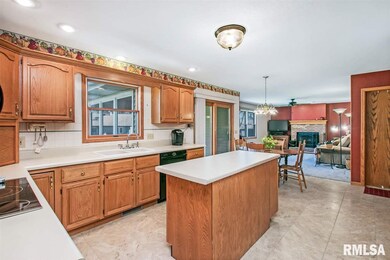 4409 Regency Place, Davenport, IA 52806 - photo 2