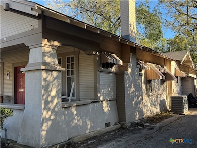 223 E Elm St, Seguin, TX 78155 - photo 2