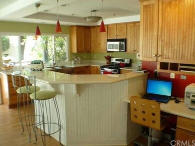 Kitchen/Breakfast Bar/Computer Area
