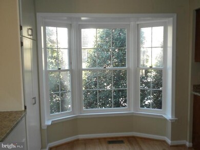 5720 Brewer House Cir, Rockville, MD 20852 - photo 4