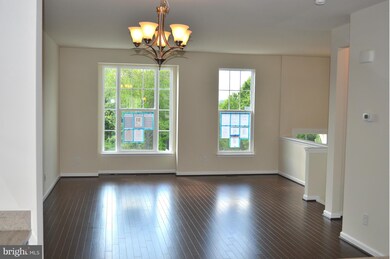 9061 Isabel Ln, Manassas Park, VA 20111 - photo 5