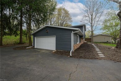 Oversized 2 car garage