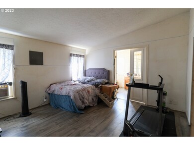 Bedroom, Primary