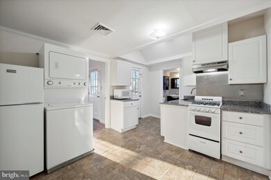 225 Garfield Ave unit 3RD FLOOR, Norwood, PA 19074 - photo 7