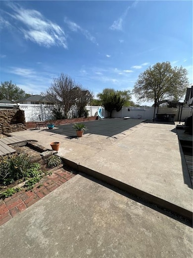 1131 N Broadway Ave, Shawnee, OK 74801 - photo 2