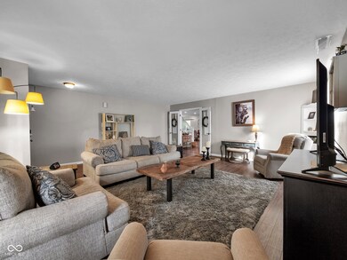 2368 Monarchy Ln, Greenwood, IN 46143 - photo 6