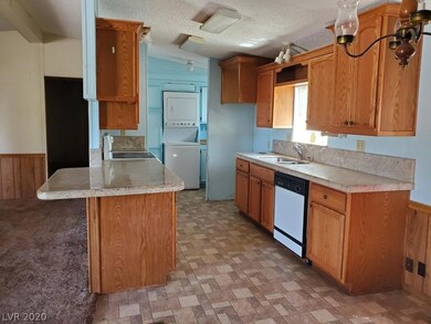 Kitchen/Laundry