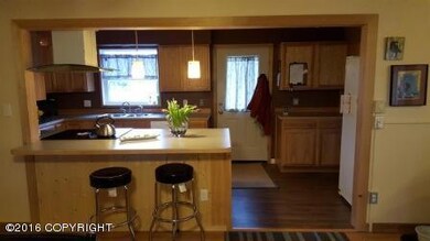 211 Maple Breakfast Bar