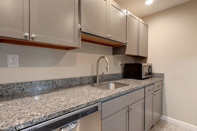 433 Abbott Farm Ln, Hudson, NH 03051 - photo 2