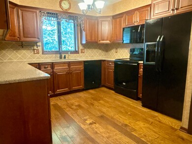 506 Pine Crest Dr, Decorah, IA 52101 - photo 6