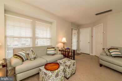 9219 Cardinal Forest Ln unit 31, Lorton, VA 22079 - photo 4