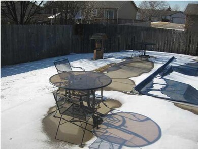 Inground vinyl pool with electric cover