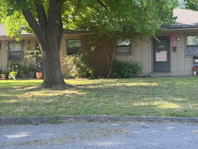 210 W Auburn St unit A-B, Bolivar, MO 65613 - photo 2
