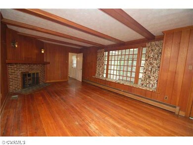 Den/Family/Great Room - Family room with fireplace