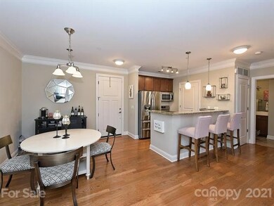 Dining & Kitchen
