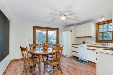 253 Sunderland Rd, Worcester, MA 01604 - photo 4