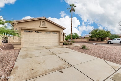 8810 W Loma Ln, Peoria, AZ 85345 - photo 4