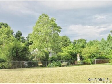 LEVEL FENCED BACK LAWN