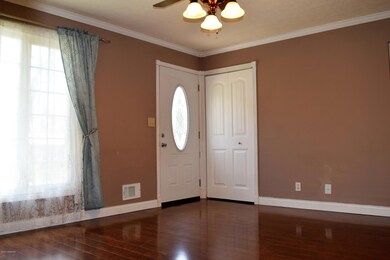 9012 Lantana Dr, Louisville, KY 40229 - photo 4