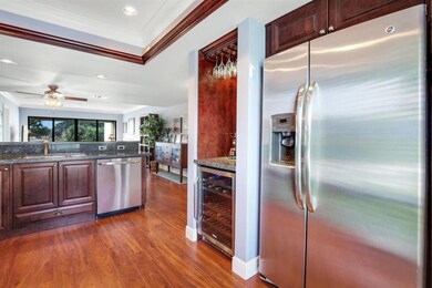 New custom kitchen new SS fridge and win