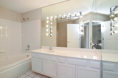 123 Welwyn St unit 17E, Lake Bluff, IL 60044 - photo 6