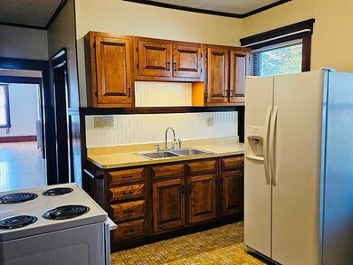 263-265 Silver St unit 263, Greenfield, MA 01301 - photo 2