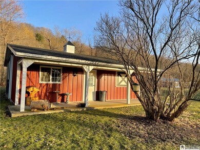 2 horse stable with tack room