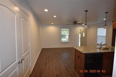 214 W Fairview St, Sherman, TX 75092 - photo 2