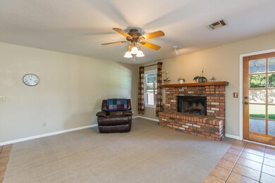 9) LIVING/FAMILY ROOM